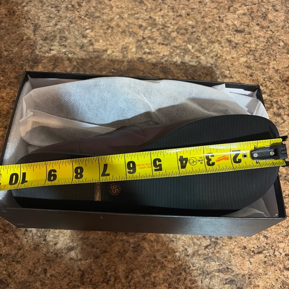 Wanbai Women’s Tabi Style Flats Wine Size 9.5 Slip On Shoes New In Box - Picture 7 of 7